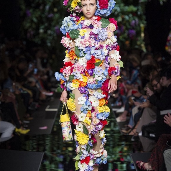 ELEGANCE & FANTASY are a GIRL’S BEST FRIEND - Picture 2 of 8